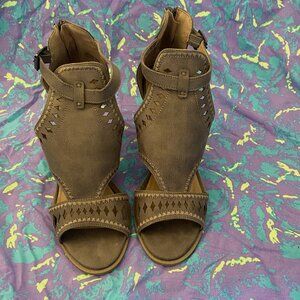 Report Womens Roselet Heeled Sandal Size 9.5